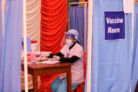 Nepal health workers received  COVID-19 vaccination